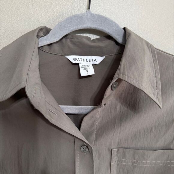 Athlete polyester cropped button up in clay color size small - Picture 4 of 7